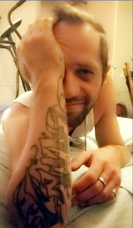 T Bone ポルノスター ヌード 写真