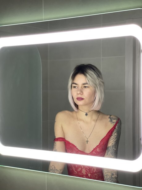 Tataviolett 無料女優 画像