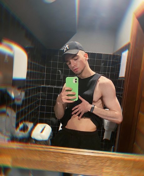 Damelio ヌード女優 ギャラリー