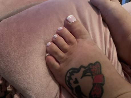 Yummy feet love 可愛い女優 画像