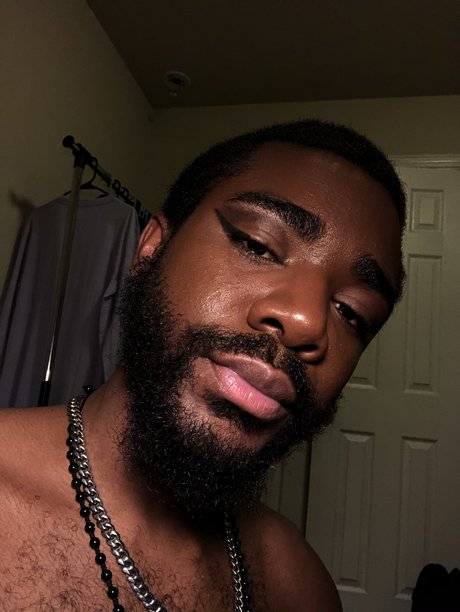 HOPELESS ROMANTIC_ 無料モデル 写真