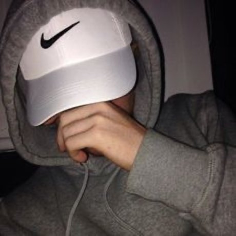 ティーンシーメールオンリーファンズ 美しいヌード 写真