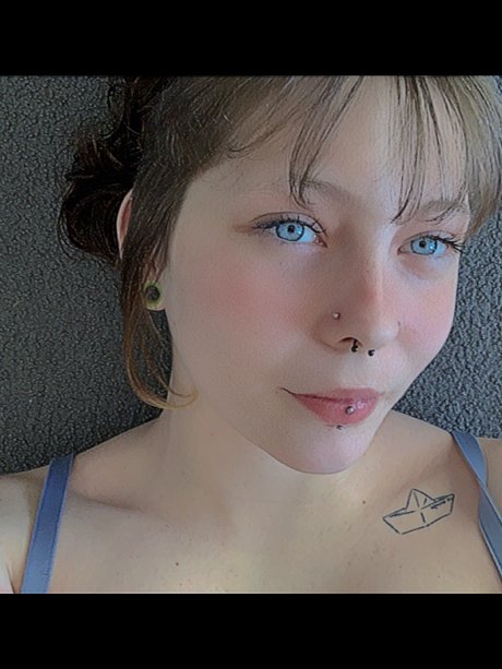 Neve ポルノスター セクシー 画像