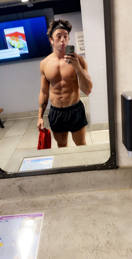 Charles J Grey 裸のモデル 写真