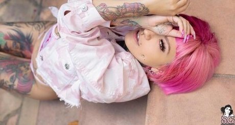Pink Suicide ポルノモデル 写真