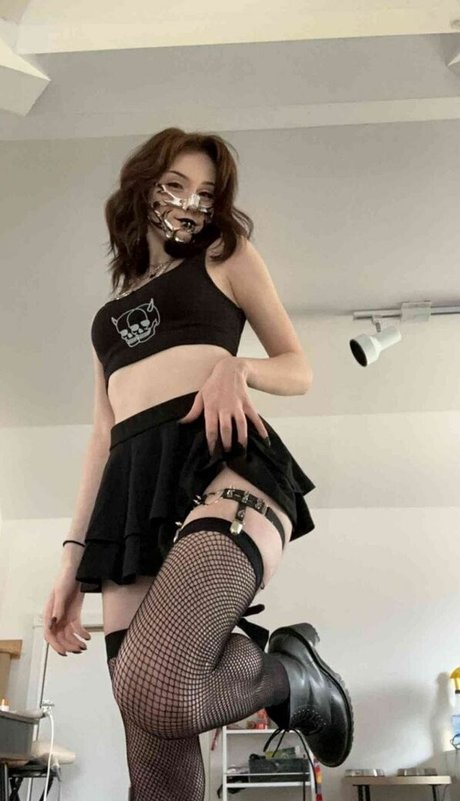 曲線美の女の子オンリーファンズ ヌード 写真