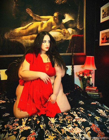 plump princess ポルノモデル 画像