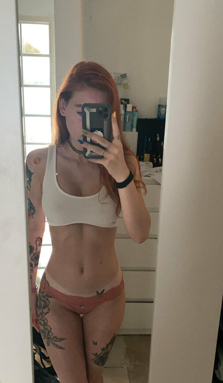 義母オンリーファンズ セクシーヌード 画像