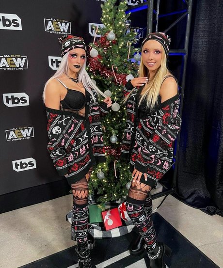 背が高くて巨乳のOnlyFans 美しいヌード 写真