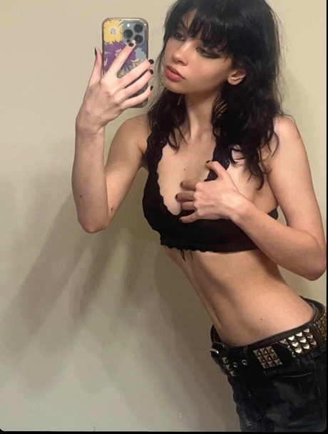 Sylvie feral エロティック女優 写真