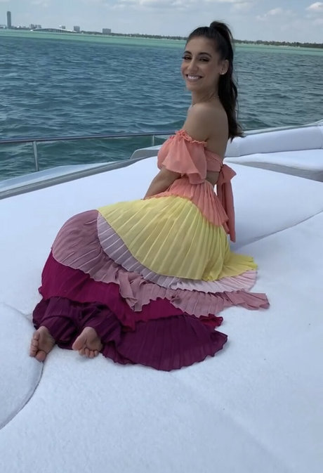 赤毛の太めOnlyFans セクシー裸 画像