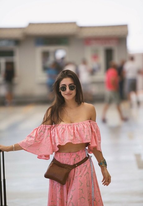 アジア人のティーンの足 オンリーファンズ ホットセクシー アーカイブ