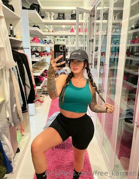 かわいいシーメールオンリーファンズ 無料ポルノ 写真