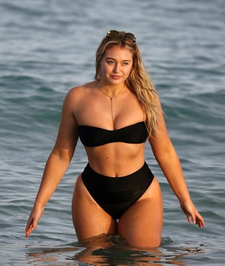 Iskra Lawrence 独占スター 画像