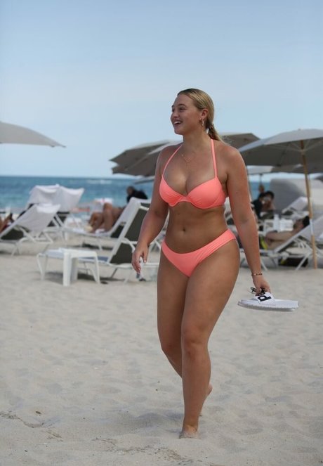 Iskra Lawrence アートポルノスター ギャラリー