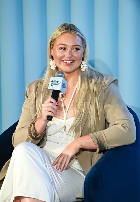 Iskra Lawrence 独占スター 画像