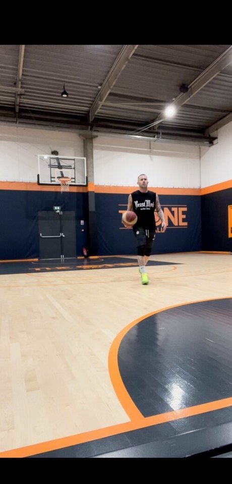 巨乳のオンリーファンズ ポルノ 画像