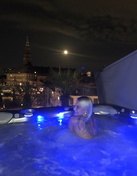 ビデオ通話 オンリーファンズ 限定 画像