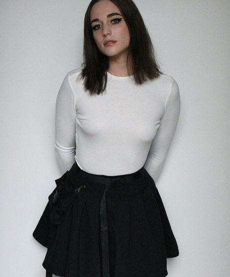 赤毛ティーンオンリーファンズ 無料ヌード 画像