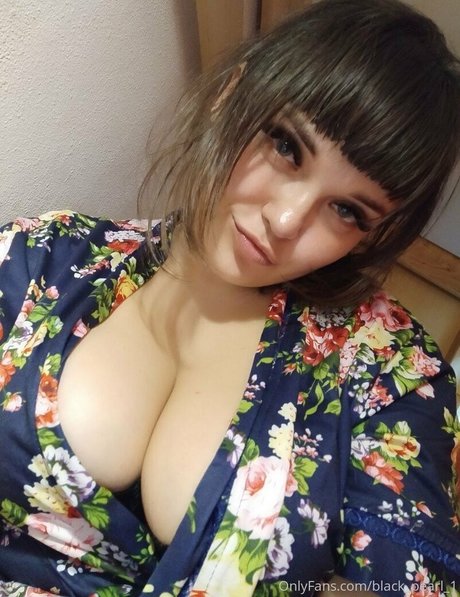 若い黒人女性オンリーファンズ セクシーヌード 画像