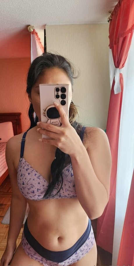 熟女の足オンリーファンズ ホット裸 写真