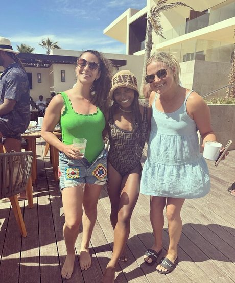 50歳のOnlyFans ホットxxx 写真