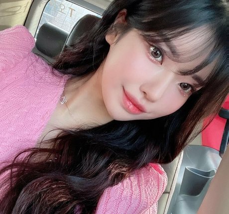 巨乳の黒人女性オンリーファンズ エロ 写真