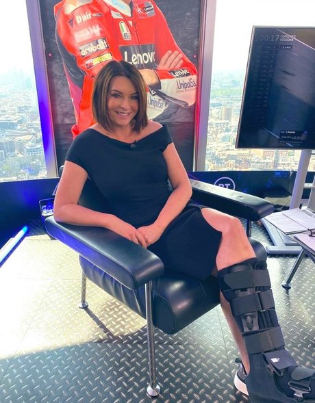 Suzi Perry ヌードモデル ギャラリー