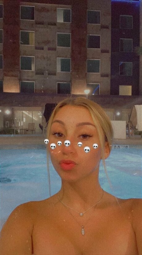 BBWシーメールオンリーファンズ セクシーヌード 写真