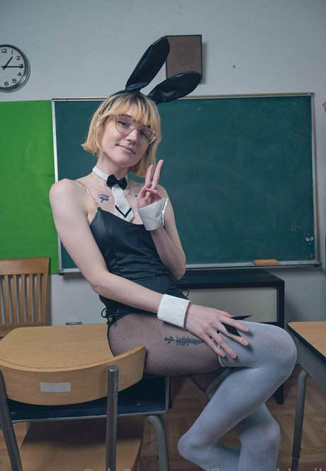 ピアス乳首オンリーファンズ アートポルノ 画像