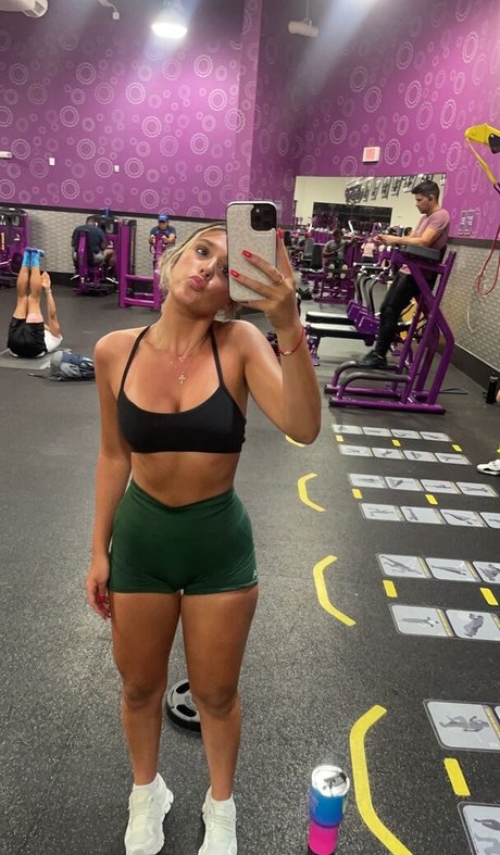 ビデオ通話 オンリーファンズ エロチック 写真