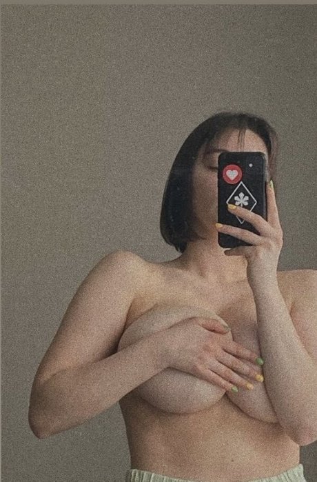 iramostova 美しいポルノスター 写真
