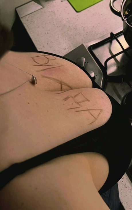 iramostova 裸モデル ギャラリー