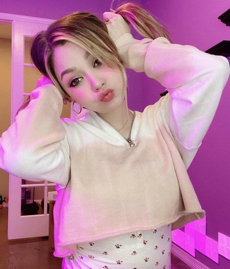 ぽっちゃりソロOnlyFans セクシーヌード ギャラリー