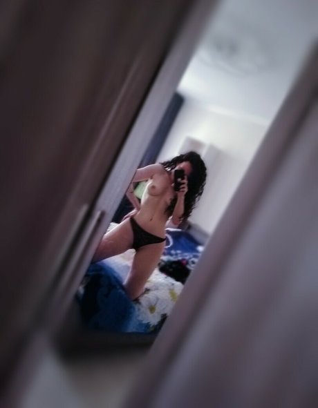 Olya Holmes ポルノスター セクシー 写真