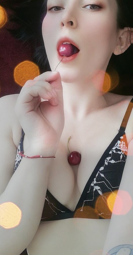 Olya Holmes ポルノスター アーカイブ