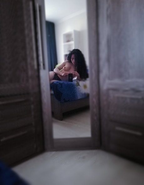 Olya Holmes 限定スター 画像