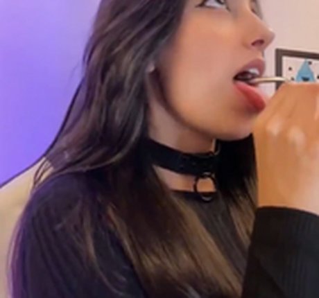 お金 オンリーファンズ 裸 画像