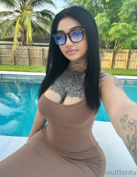 Mulanvuittontv 裸モデル ギャラリー