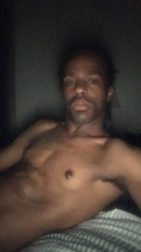 大学生のオンリーファンズ セクシー裸 写真