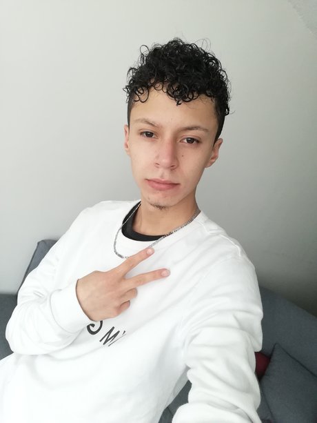 曲線美のクーガーOnlyFans 美しい裸 写真