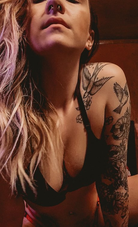 Sacrificemedaddddy_ エロティック女優 ギャラリー