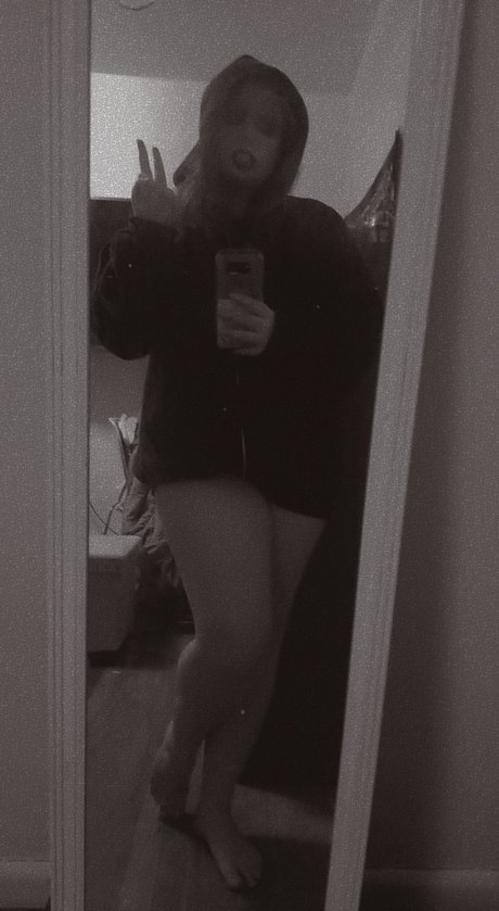 Milly Charlotte Rose セクシーモデル 写真