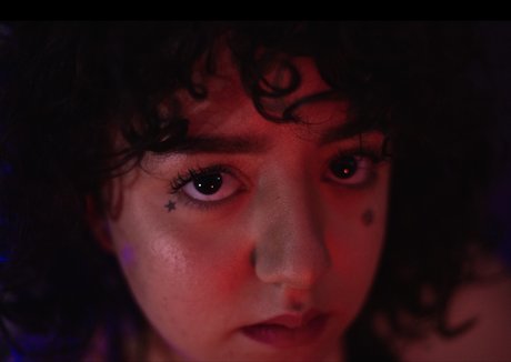 Lora Raw 無料女優 写真