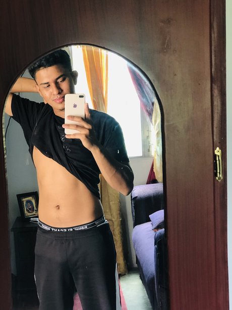 Edgardo Reyes ヌードモデル 写真