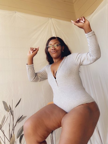 _Miah_ ホットモデル 写真