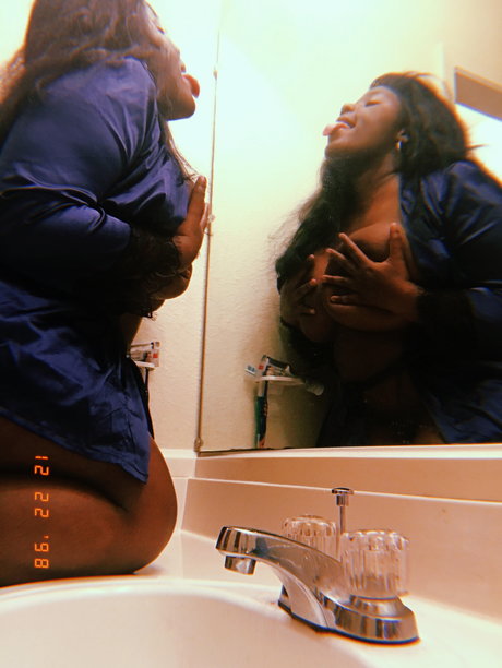 Come Out amp amp Play_ エロティックなスター 画像