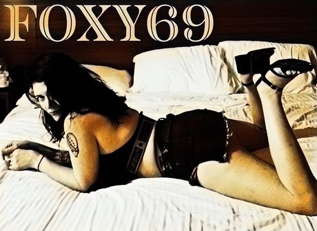 Foxy69 エロティックなスター 写真