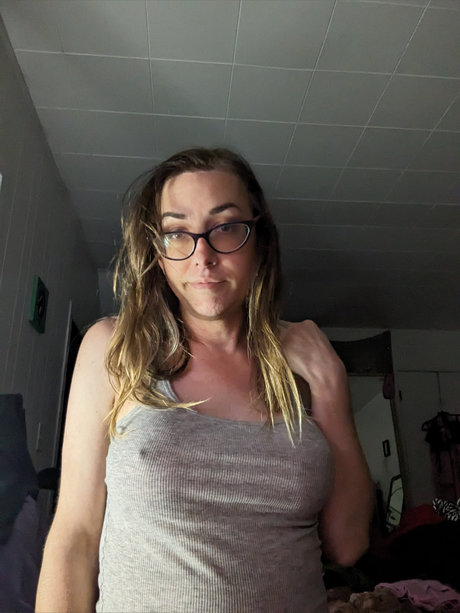 buffy violett ヌードのポルノスター 写真