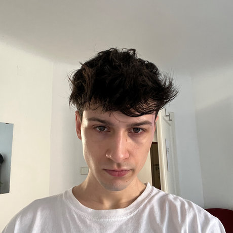 曲線美のラテン系オンリーファンズ セクシー裸 画像